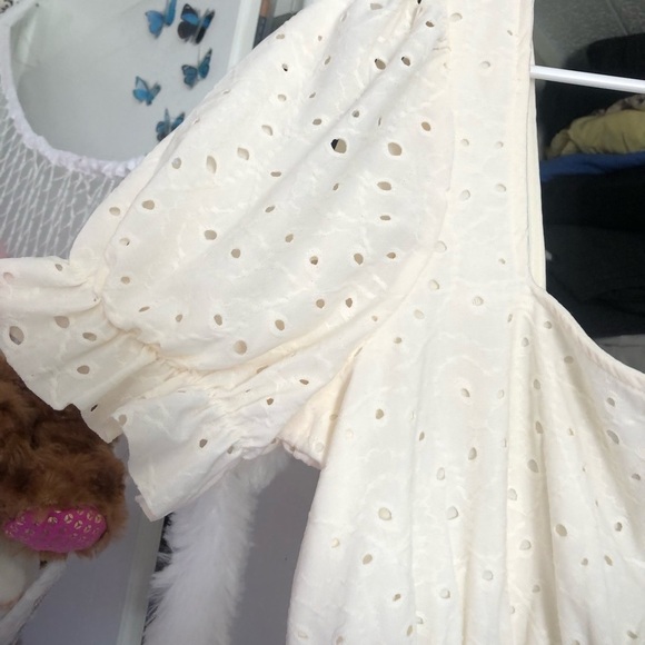 Forever 21 Plus Peplum Eyelet Top - Picture 2 of 4